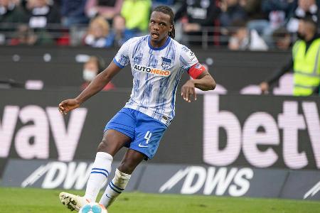 Sollte den jungen Nebenleuten in der Innenverteidigung Sicherheit geben. Bekam aber ebenfalls zu selten Zugriff. Verhinderte mit Raumverständnis immerhin vereinzelt, dass die Bayern in der Box zu leichten Abschlüssen kommen konnten. Blieb aber bei weitem nicht fehlerfrei.