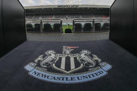 Auch das neureiche Newcastle wurde bereits mit Süle in Verbindung gebracht. Durch frisches Geld aus Saudi-Arabien wäre das Wunschgehalt des DFB-Verteidigers kein Problem. Sportlich hingegen bieten die Magpies derzeit und auch in naher Zukunft vorerst keine Herausforderung. Im Gegenteil: Der Klub muss sogar um den Premier-League-Verbleib bangen. Laut 'Bild' möchte Süle ohnehin nicht nach Newcastle wechseln.
