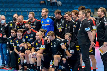 Die deutsche Handball-Nationalmannschaft ist bei der Europameisterschaft in Ungarn und der Slowakei in der Hauptrunde ausgeschieden. Überschattet wurde das Turnier von unzähligen Corona-Fällen, die einen fairen sportlichen Vergleich erst gar nicht möglich machten. Dennoch konnten sich im DHB-Team einige Akteure für höhere Aufgaben empfehlen. Andere Spieler wurden den Erwartungen nicht gerecht. Das große EM-Zeugnis: