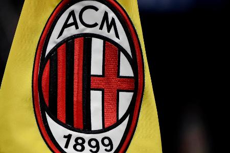 Den Mailändern könnte Süle bei einem Winterwechsel sogar sofort weiterhelfen. Denn die Rossoneri suchen dringend Ersatz für den am Kreuzband verletzten Simon Kjaer. Aber auch ein Transfer im Sommer ist denkbar. Der Tabellendritte der Serie A hat die Champions League im Blick und sogar noch Chancen auf die Meisterschaft. Bedarf und Geld wären bei der AC vorhanden.