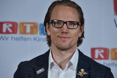 Vor vier Jahren stand Ehrhoff selbst für Deutschland auf dem Eis und gewann sensationell die Silbermedaille. 'Die Erinnerungen an die Silbermedaille und die zwei großartigen Turnierwochen in Pyeongchang sind immer noch frisch. Die Emotionen von damals möchte ich nun in die Berichterstattung bei Eurosport einbringen', sagte Ehrhoff.