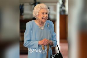 Hommage an Prinz Philip: Die Queen nutzt seinen Lieblingsgehstock