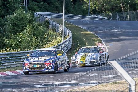 Porsche und Hyundai kämpfen um den Sieg auf der legendären Nordschleife des Nürburgrings