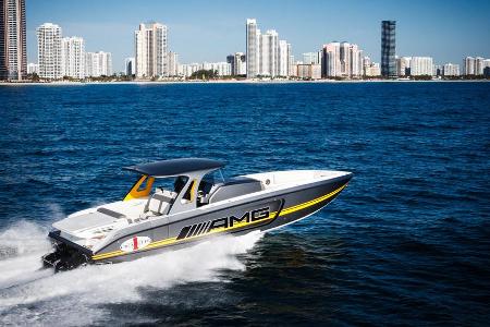 Unterwegs vor Miami: Das Powerboat von Cigarette Racing und Mercedes-AMG