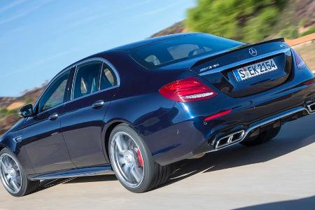Ein Anblick auf der Autobahn, an den sich viele Autofahrer wohl gewöhnen müssen: Die Rückansicht des Mercedes-AMG E 63 4Matic