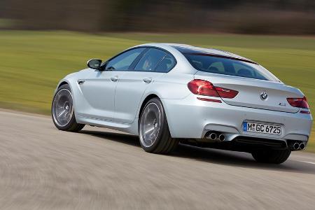 Bollernd-brüllender Sound aus vier Auspuffrohren