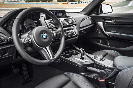 Mit Sportsitzen und -lenkrad ist auch das Interieur auf Sportlichkeit getrimmt