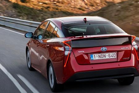 Auch von hinten betrachtet gewinnt der neue Prius keinen Schönheitspreis