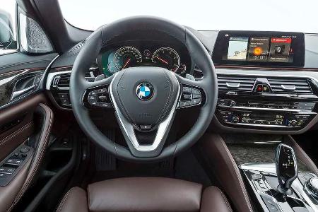 Der Fünfer fährt fast wie von Geisterhand