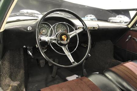 Spartanische Ausstattung: Lenkrad und Armaturen des Prototypen 745 (1959)