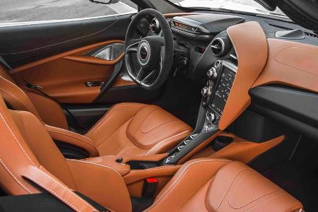 Innenausstattung: Nur die Cockpit-Oberfläche wirkt etwas billig