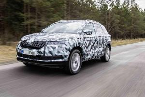 Noch mit Tarnlackierung: der neue Skoda Karoq