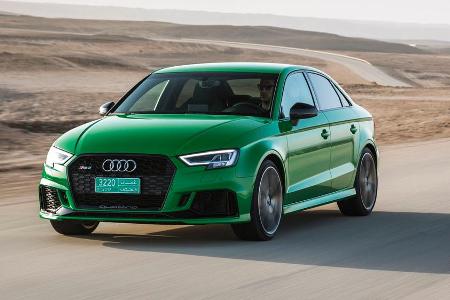 Giftgrünes Kraftpaket in der Wüste: Der neue Audi RS3