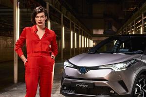 Milla Jovovich spielte für Toyota in einem außergewöhnlichen Theaterstück mit
