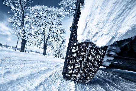 Sicher unterwegs durch den kommenden Winter - dafür sollten Sie jetzt auf Winterreifen umsteigen. Tipps dazu finden Sie hier.