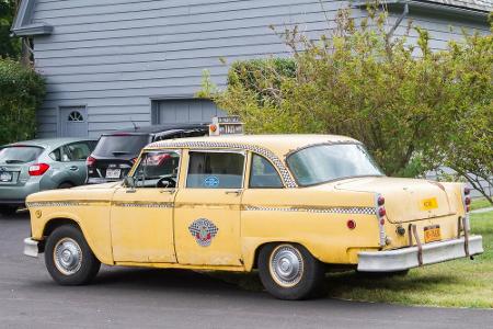 Taxis in New York waren jahrelang: Checker Cabs.