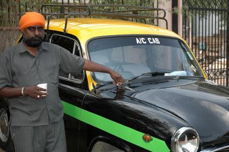 Und in Indien kommen Automodelle zum Einsatz, die in den 50er Jahren auf der Höhe der Zeit waren.