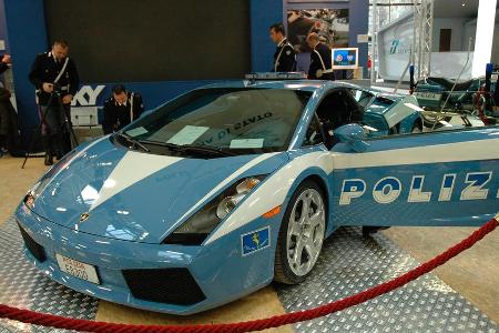 Mit Lamborghini Gallardo, Mercedes SLS AMG oder Lotus Evora auf Verbrecherjagd. Wir zeigen die heißesten Polizeiautos aus al...
