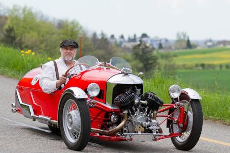 Der Morgan Aero SS Three Wheeler gilt in Deutschland formal als Auto, doch offensichtlich besitzt er nur drei Räder. Spaß ma...