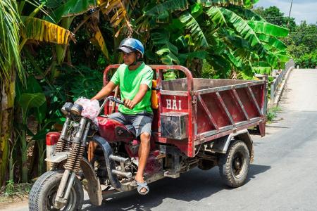 Laster trifft großes Moped. Das Ergebnis: ein dreirädriger Mini-Laster.