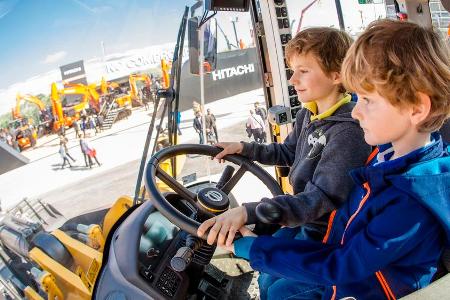 Die weltgrößte Messe für Baumaschinen und Baufahrzeuge: Vom 11. bis zum 17. April findet auf dem Messelände Riem in München ...