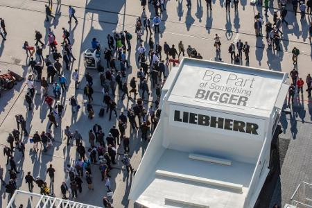 Nur wenige der Besucher werden die meisten Geräte jemals bewegen dürfen. Somit haben sie viel mit Ferrari, Lamborghini und C...