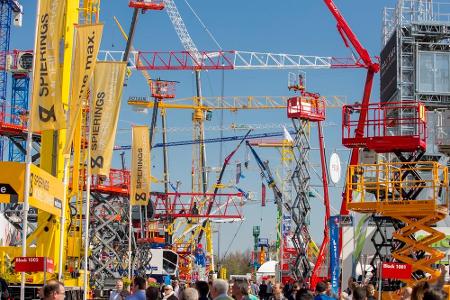 Stillleben mit Kranauslegern: Nichts, was es nicht gibt auf der bauma.