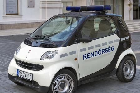 Dieser Smart ist in Ungarn für die Polizei unterwegs.