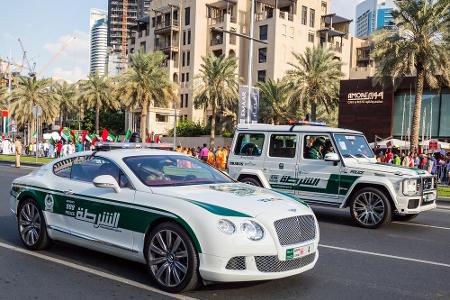 In Dubai werden von der Polizei für Werbezwecke auch Bentleys oder G-Klassen von Mercedes in AMG-Ausführungen bewegt.