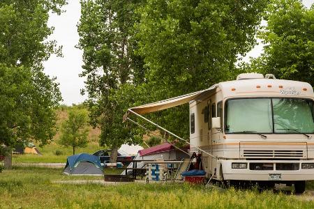 Sie gehen davon aus, ein Wohnmobilurlaub muss zwangsläufig spartanisch und entbehrend sein? Dann kennen Sie die fahrenden Pa...