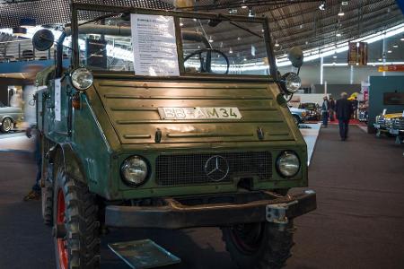Ein Unimog U25 von 1956. Charakteristisch: Frontscheiben, die sich zu der damaligen Zeit noch umklappen ließen. Wie einst be...