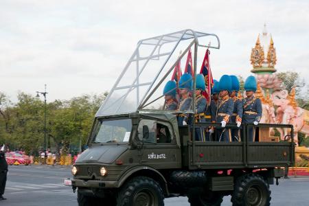 Auch im fernen Thailand kennt man den Unimog, hier auf einer Militärparade.