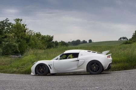 Die Lotus Elise sorgt mit ihrem geringen Leergewicht von weniger als einer Tonne für viel Spaß bei der Kurvenhatz. Der Preis...