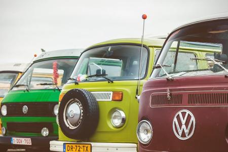 Der Bulli. Die dritte große VW-Legende neben Käfer und Golf. Doch auch der VW-Bus hat sich im Laufe der letzten 70 Jahre ver...