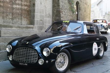 In den ersten Jahren gab es fast nur Rennsportwagen mit Ablegern für die Straße. 1950 erblickte dieses 166 Touring Coupé das...