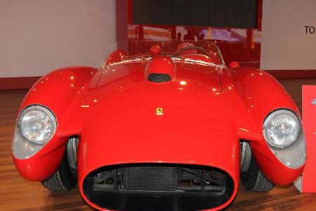 Einen legendären Namen trägt dieser Sportwagen: Ferrari 250 Test Rossa von 1957. Es bedeutet 