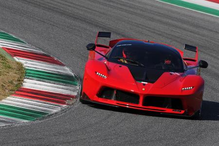Nicht für die Straße gebaut wurde der FXX-K. Dank KERS aus der Formel 1 und einem 12-Zylinder mit 6,3 Liter Hubraum generier...