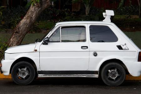 Ein Spoiler kann keinem Auto schaden. Und ein Fiat 126 bekommt durch ihn erst die besondere Note. Ob er wirklich nötig ist, ...