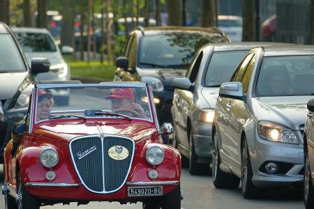 Gute drei Meter lang ist der Fiat 500 Gamine Spyder Vignale und hat damit die gleiche Dimension wie ein Ur-Mini. Schon deswe...