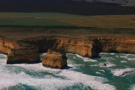 243 Kilometer lang ist die Great Ocean Road an der australischen Südküste. Die Straße gilt als nationales Denkmal. Die Natur...