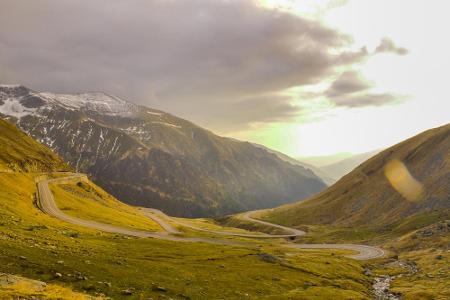 In Deutschland kennen wohl nur die wenigsten die Transfogarascher Hochstraße. Sie liegt in den Transsilvanischen Alpen in Ru...
