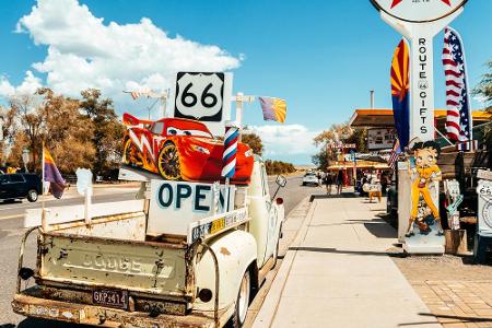 Muss man zur Route 66 überhaupt was sagen? Die Straße ist eine Legende. Sie führt über 3.944 Kilometer von Chicago bis nach ...