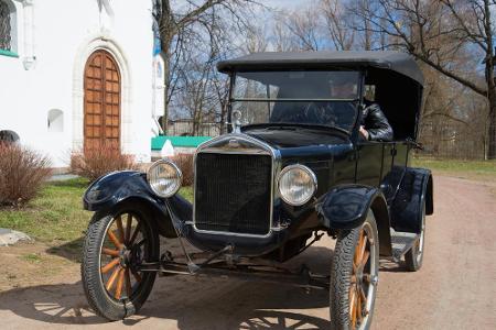 Mit welchem Auto verbindet man die Fließbandproduktion? Ganz klar mit dem Ford T-Modell. Damit kam auch die Mittelschicht in...