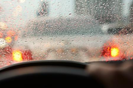 Im Herbst und Winter sollte das Licht während der Fahrt eingeschaltet sein - selbst am Tag!