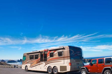 Nein, ein Urlaub mit einem Wohnmobil kann man nicht mit einem Zelturlaub vergleichen. Denn in einem Wohnmobil genießt man al...