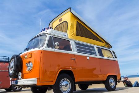 Ein ausgebauter VW Bus war jahrzehntelang für die Deutschen die Traumvorstellung von einem Urlaub mit dem Wohnmobil. Mittler...