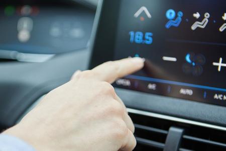 Die Kühlung des Innenraums kommt über das Gebläse und die Klimaanlage. Doch stellen Sie diese nicht zu kalt ein, das könnte ...