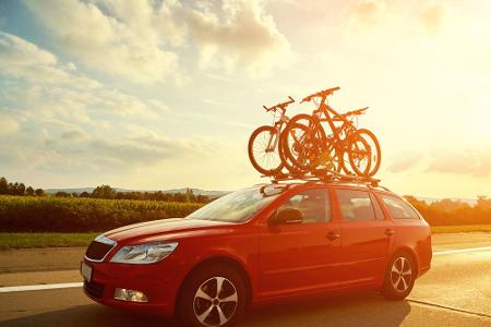 Für die Fahrt in den Urlaub sind Fahrradträger oder Dachboxen oft unumgänglich. Nach der Heimkehr sollten diese schnellstens...