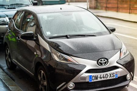 Klein und fein ist auch der Toyota Aygo: Allerdings hat der Japaner einen Nachteil gegenüber den anderen Modellen. Das 3455 ...