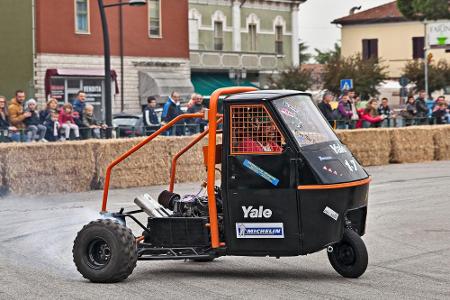 Die Ape von Piaggio auf Abwegen: Im Drift zeigt die wilde Biene - was Ape übersetzt bedeutet - was für Talente in ihr schlum...